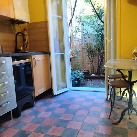 De Charme Avec Jardin Apartment *