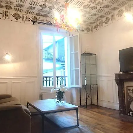 Apartment De Charme Avec Jardin Puteaux