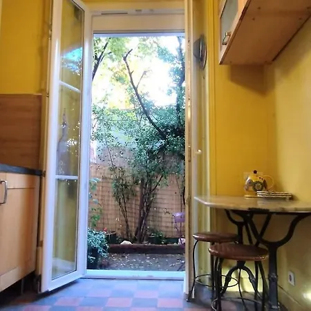 De Charme Avec Jardin Apartment *